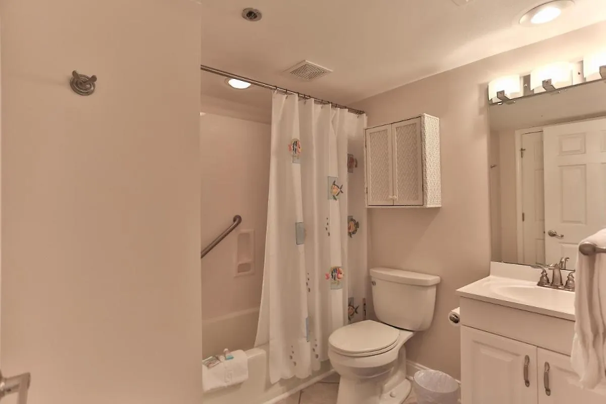 Destin Towers 143- Beach Front 2Br