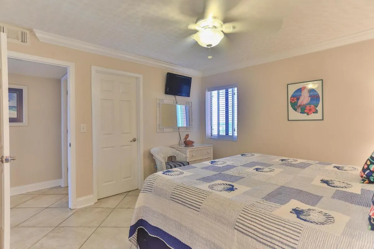 Destin Towers 143- Beach Front 2Br