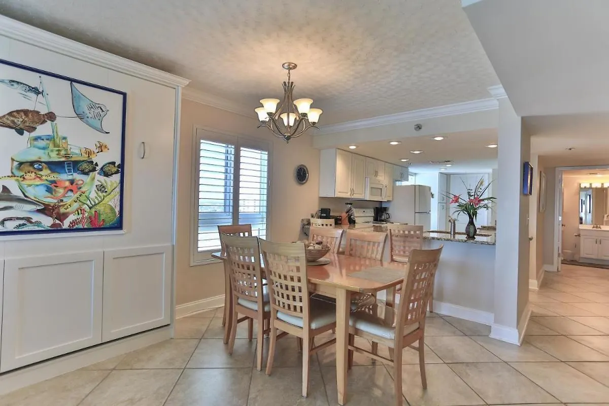 Destin Towers 143- Beach Front 2Br Holiday home