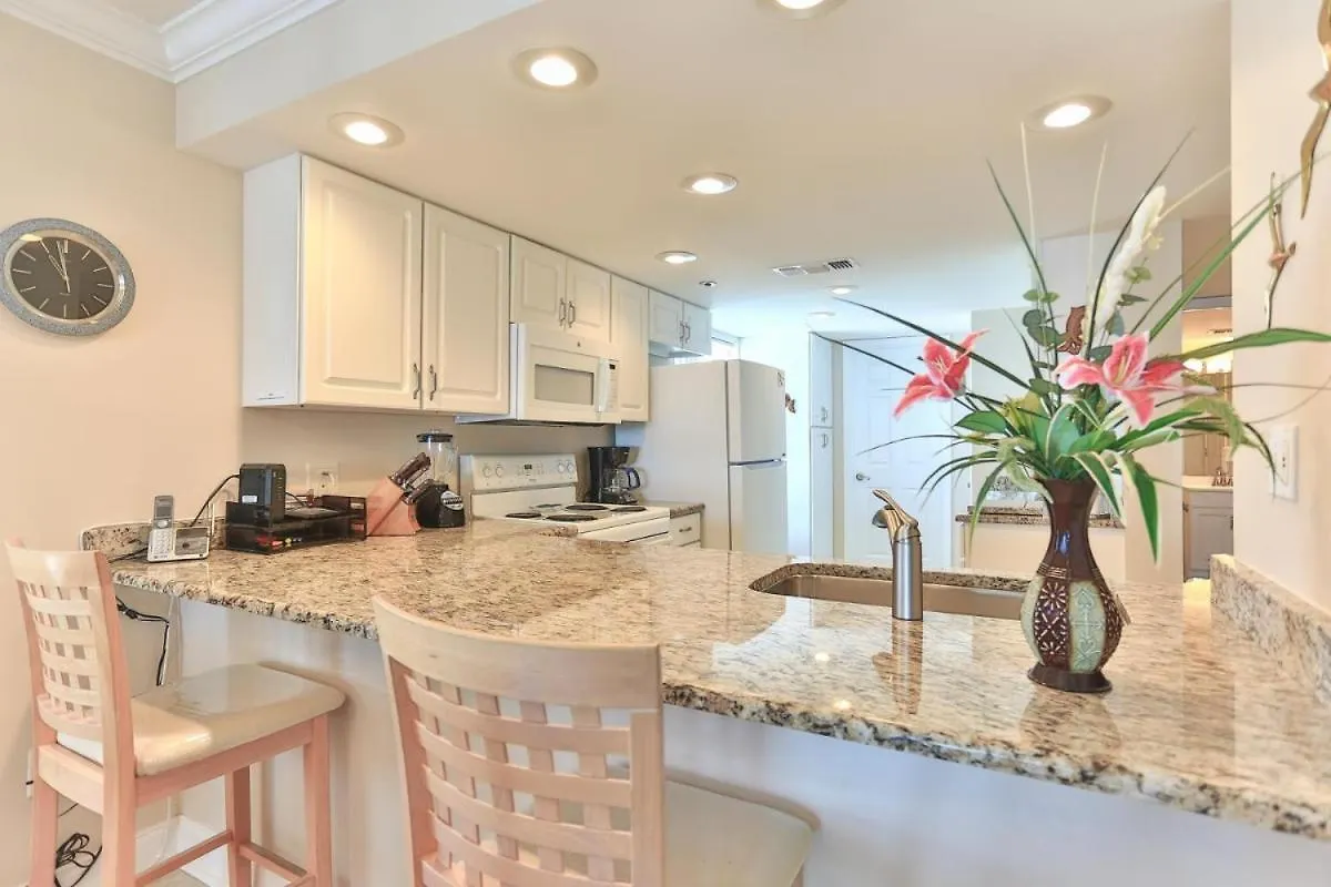 Destin Towers 143- Beach Front 2Br