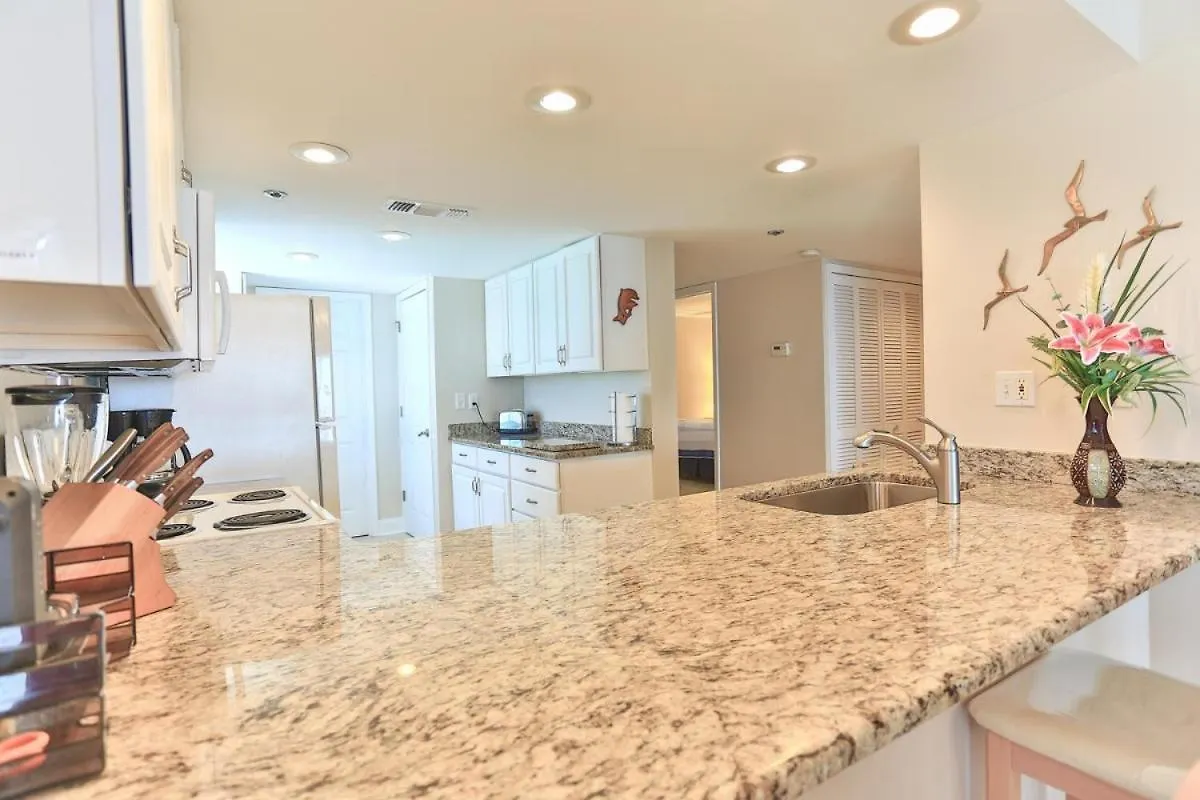 Destin Towers 143- Beach Front 2Br Holiday home